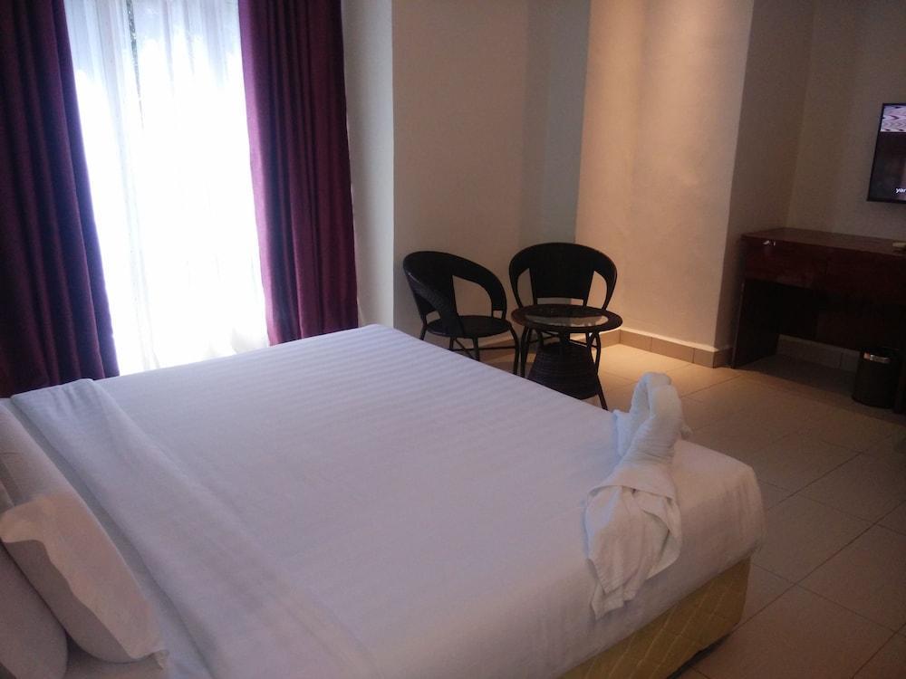 Mny Hotel & Resort Kampung Teluk Nipah Bagian luar foto