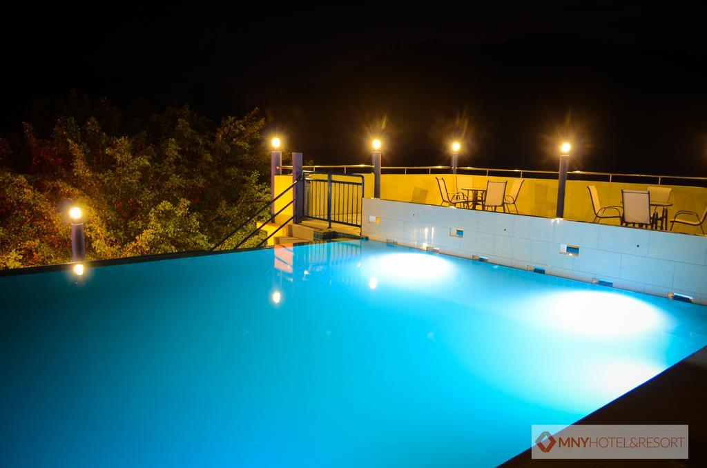 Mny Hotel & Resort Kampung Teluk Nipah Bagian luar foto